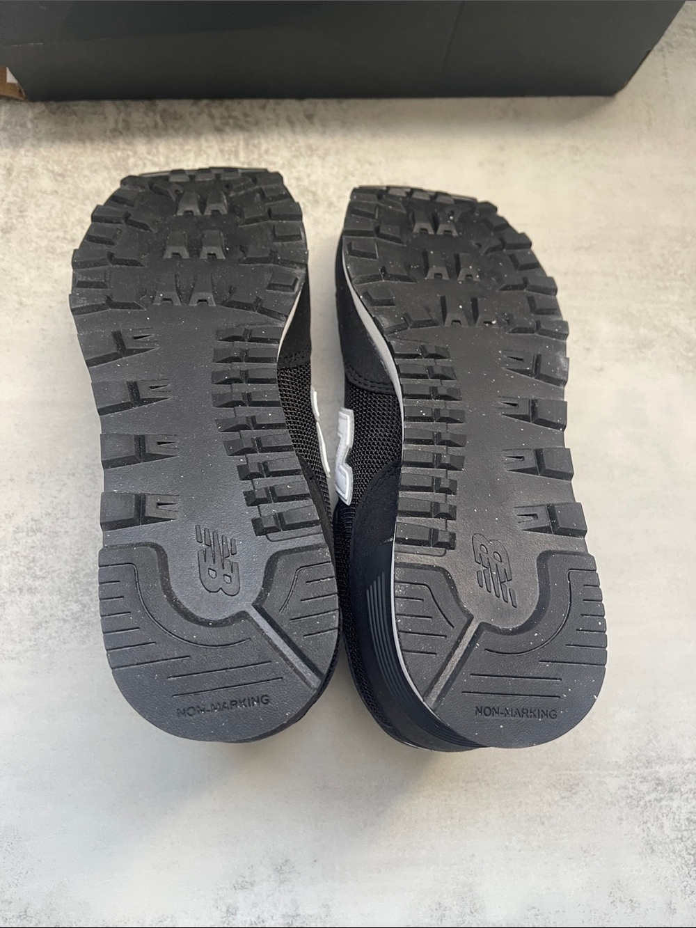 New Balance Kid’s 515 Sneakers in Black and White - Picture 6 of 8